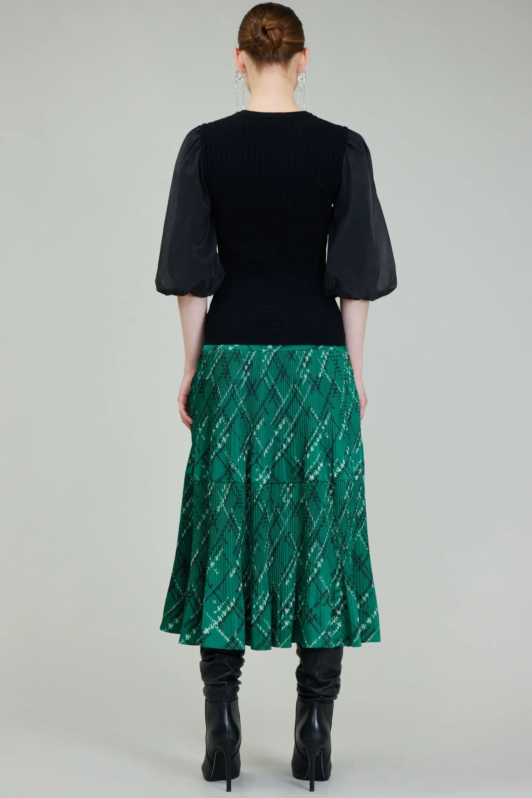 Contrast Sleeve Knit Blouse